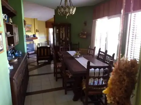 Casa 12 ambientes con 3 baños