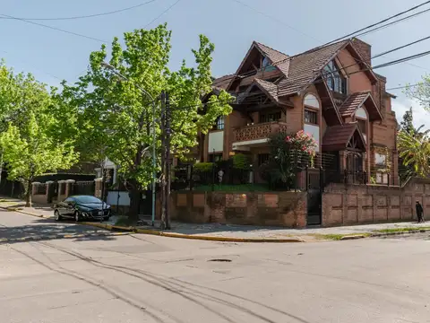 Fantástica casa en alquiler en zona residencial de Vicente López y cerca de todo.