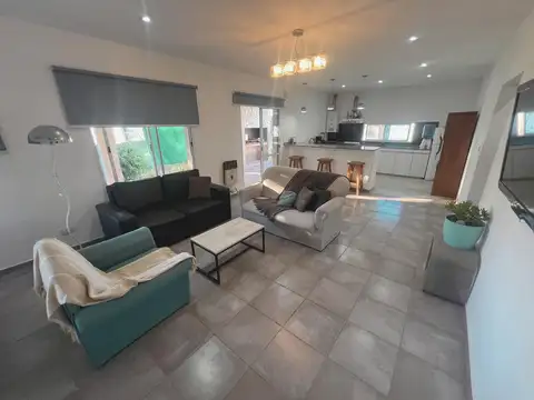 Casa 4 ambientes con 1 baño
