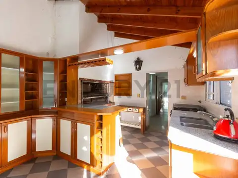 Casa 4 amb c/jardín, quincho y garage Villa Bonich. Permuta - Posibilidad Financiación