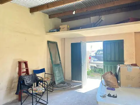 ¡Magnífico terreno en venta con garaje en Salvador María, sobre calle 5!