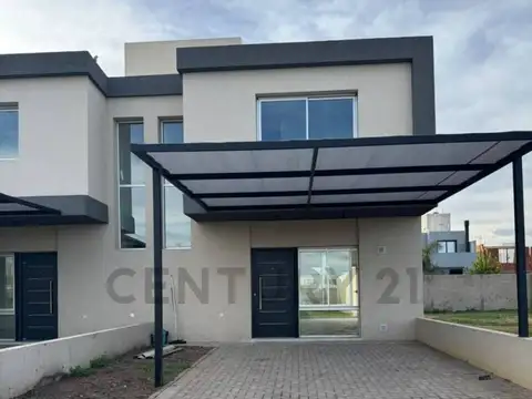 VENTA DUPLEX 3 DORMITOS, 3 BANOS, DOCTA URBANIZACION