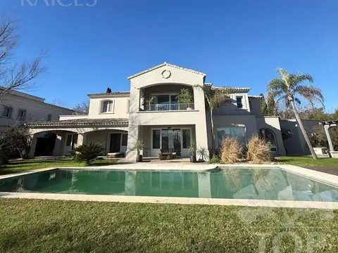 Casa en Venta con 6 cocheras