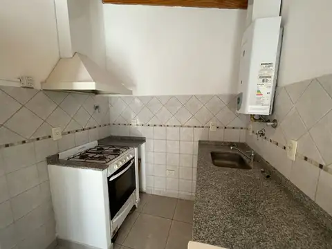 Depto Tipo Casa en Alquiler en Morón, $ 650.000