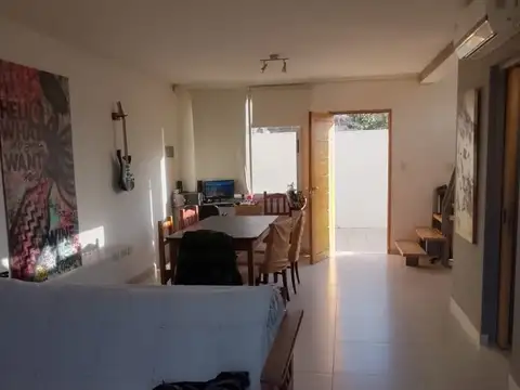 Casa 3 ambientes con 2 baños