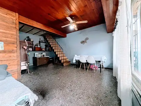 Casa 5 ambientes con 2 baños