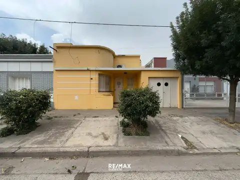 CASA EN VENTA MORENO 1100