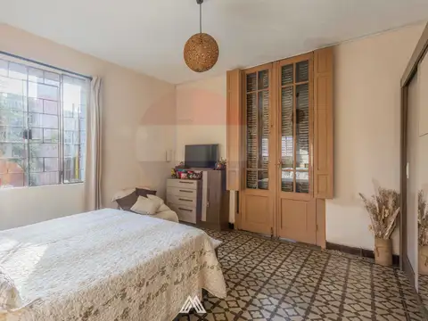 Casa 7 ambientes con 2 baños
