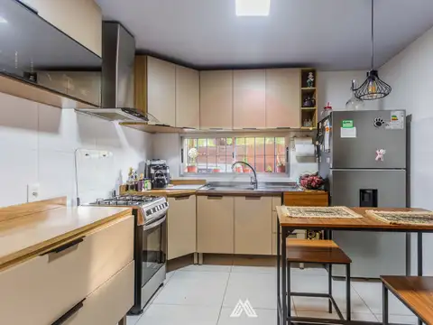 Venta casa 3 dormitorios en casavalle con cochera