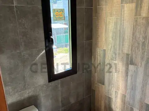 Casa 5 ambientes con 1 baño