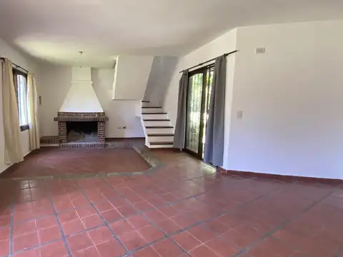 VENTA PH 2 PLANTAS 4 AMB PILAR KM 54  PANAM. C / GARAGE CUBIERTO APTO CREDITO