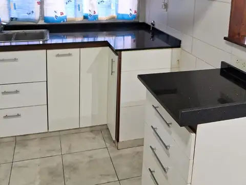 Departamento 4 ambientes( planta Baja)