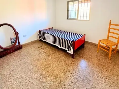 Casa en Alquiler con 2 cocheras