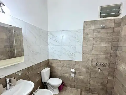 Casa 4 ambientes con 1 baño