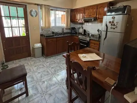 Casa 3 ambientes con 2 baños