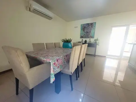 CASA 4 AMB. VENTA  SAN JUSTO CON  COCHERA PILETA