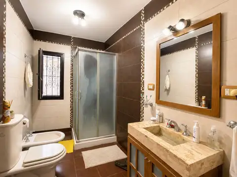 Casa 2 ambientes con 3 baños
