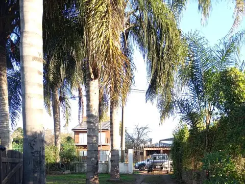 Casa 6 ambientes con 2 baños