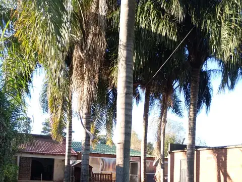 Casa con local comercial y galpón en Recreo