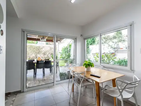 VENTA IMPECABLE CASA EN V. PUEYRREDON