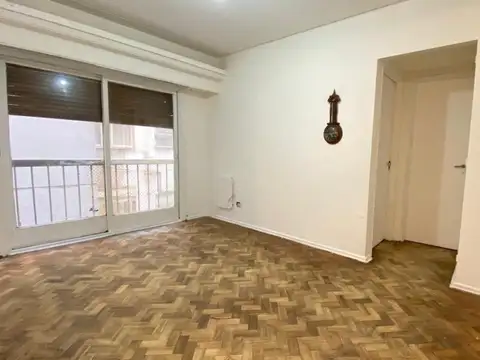 Departamento 2 ambientes, contrafrente, balcon frances.