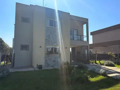 Casa en Venta en Laguna Azul, USD 120.000