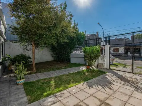 Casa en Alquiler con 1 cochera