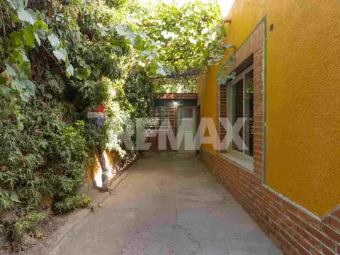 Casa en Venta con 3 cocheras