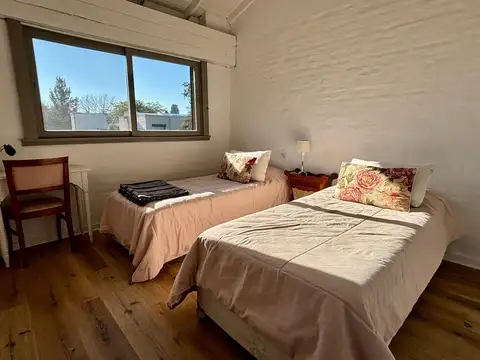 Casa 7 ambientes con 4 baños