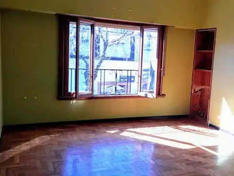 Alvarado 2510 , Piso 1