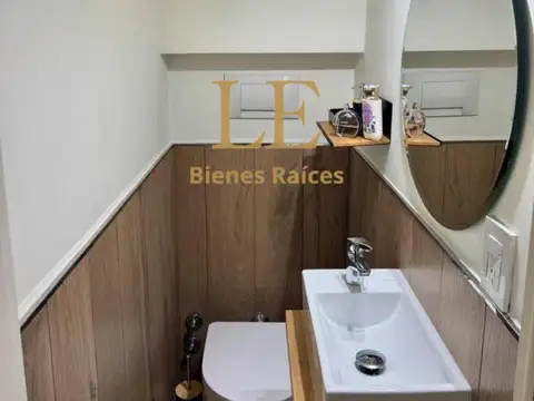 Casa 6 ambientes con 4 baños