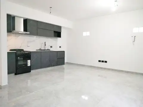 Excelente Dpto. 2 Amb.en Semipiso, a estrenar, c/Balcón.