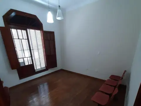 Casa 7 ambientes con 4 baños