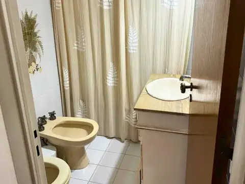 Departamento 4 ambientes con 2 baños