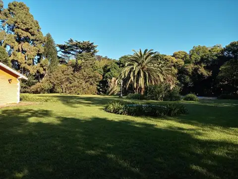 Quinta en Venta con 5 cocheras