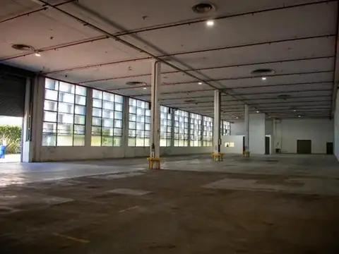 Alquiler Galpón de 1290 m2 en Villa Ballester