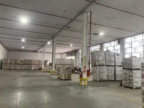 Alquiler Galpón de 1290 m2 en Villa Ballester