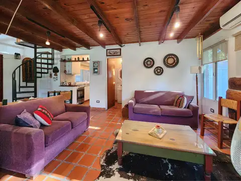 Casa 5 ambientes con 2 baños