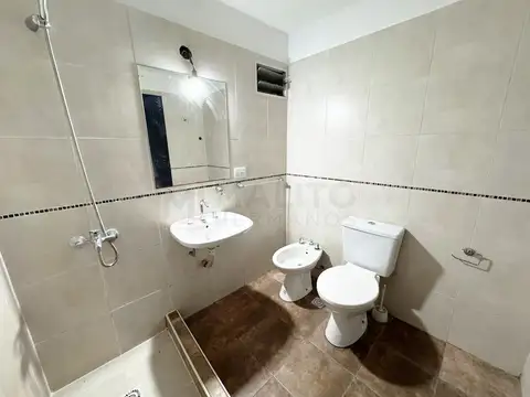 Depto Tipo Casa en Alquiler en Mataderos, $ 650.000