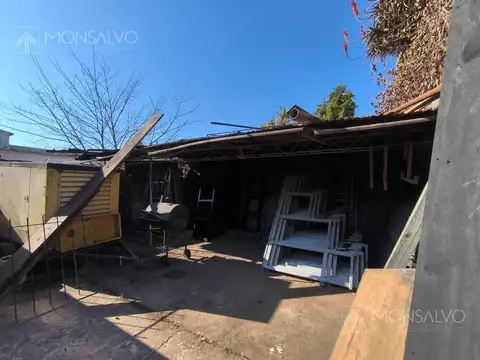 Galpón  con locales y vivienda
