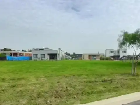 Lote Interno en Santa Elisa Pilar del Este con proyecto de casa aprobado