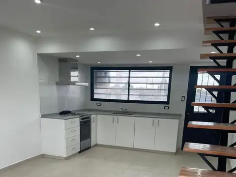 Departamento en Alquiler en Ezpeleta Este, $ 600.000