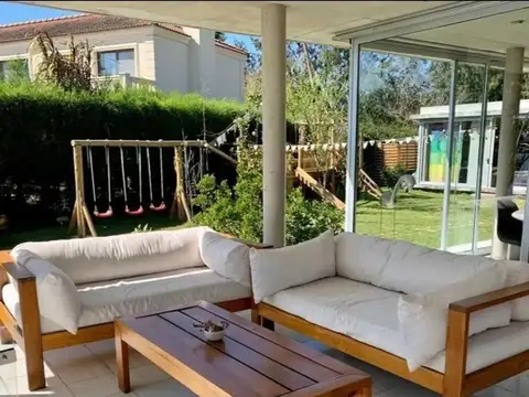 Casa 4 ambientes con 3 baños