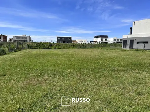 LOTE AL AGUA 802 m2 - CANTON GOLF ESCOBAR