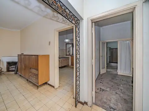 VENTA CASA 3 AMB. CON GARAGE A. CREDITO-PERMUTA