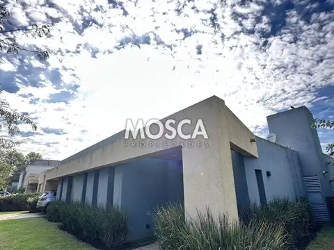 BARRIO CERRADO LA CESARINA HERMOSA CASA