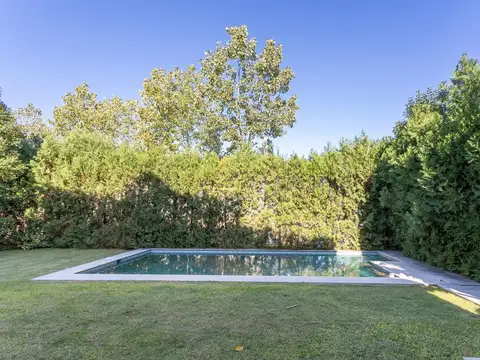 Casa 6 ambientes con 5 baños