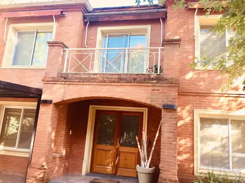 Casa 6 ambientes con 3 baños