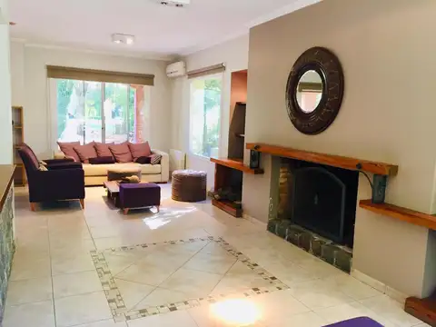 Casa en Venta con 6 cocheras