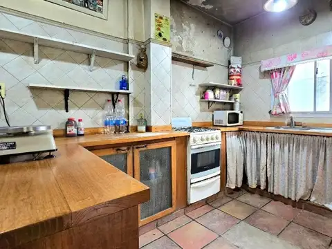 Casa 5 ambientes con 2 baños